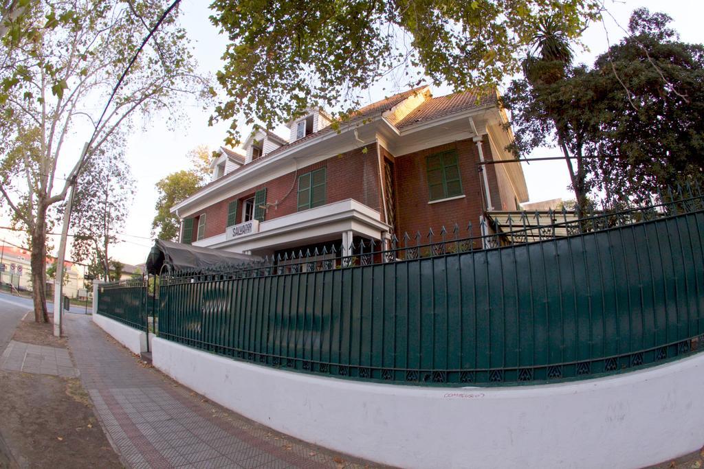 Salvador Hostal & Cafe Santiago del Cile Esterno foto