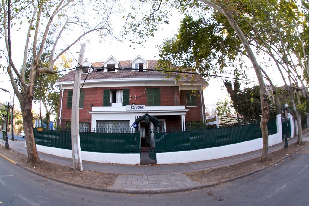 Salvador Hostal & Cafe Santiago del Cile Esterno foto